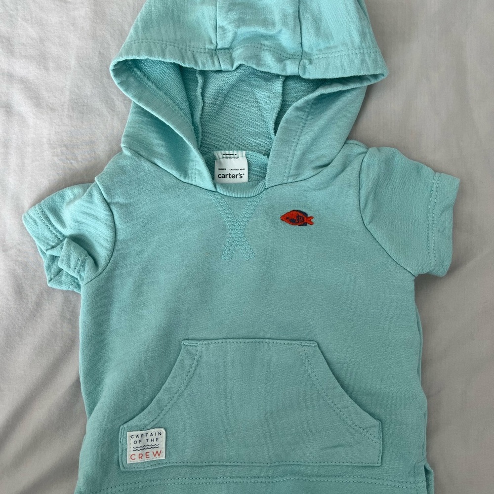 Newborn shirt with hoodie, like new, sf, pf, carters, fish design